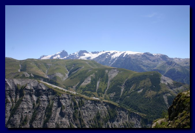 Il ghiacciaio in fondo  quello delle Deux Alpes